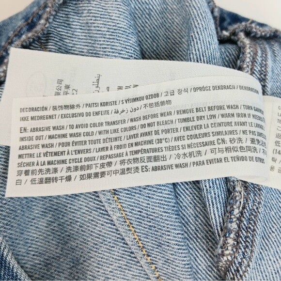 ABERCROMBIE & FITCH  Light Wash Cropped Mom Jeans Size 2R/26 Button Fly Raw Hem - Picture 7 of 13